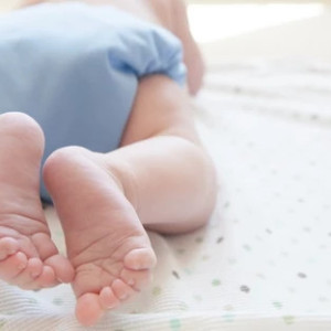 Nhà có 2 mẹ con cần tìm  gấp 1 chị chăm bé 6 tháng tại Đỗ Xuân Hợp- Quận 9 Lương 10tr bao ăn ở.