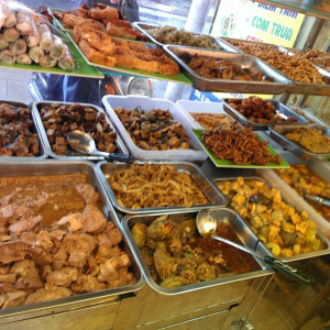 Cần 1 chị phụ quán cơm tấm ở Bình Tân