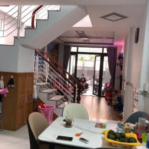 GIA ĐÌNH 4 NGƯỜI LỚN ĐI LÀM ĐI HỌC CẢ NGÀY CẦN CHỊ VỀ GIÚP VIỆC NHÀ LƯƠNG 12TR TẠI BÌNH THẠNH