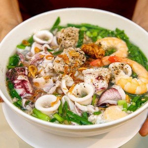 Quán hủ tiếu mực ở Quận Phú Nhuận , cần bạn phụ quán