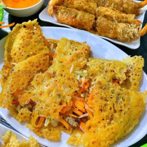 Tìm người chăm bà ở quận 7, Lương 13 triệu ( bao ăn ở )