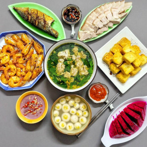 Nhà 1 trệt 1 lầu Quận 2 cần tìm cô giúp việc nhà và phụ giữ bé.