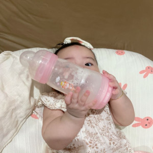 CẦN CÔ CHUYÊN CHĂM BÉ