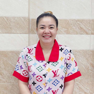 Chị Bùi Thị Loan, năm nay 42 tuổi  kinh nghiệm 10 năm giúp việc nhà, chăm bé và phụ quán ăn.