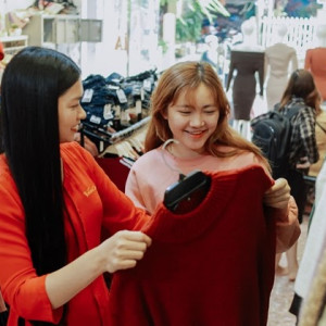 SHOP QUẦN ÁO Ở QUẬN 5 CẦN TUYỂN 4 BẠN NỮ PHỤ BÁN LƯƠNG THỬ VIỆC 7TR2 ( ĐI VỀ)