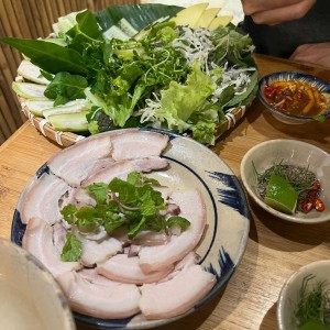 Nhà vườn ở Dĩ An, bình dương . cần cô chăm ông.Lương  khởi điểm 10 triệu/tháng.