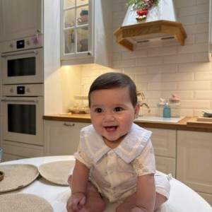 Gia đình trẻ, ít người, cần tìm người chăm bé, yêu trẻ, thật thà, làm việc lâu dài- Quận 6- bao ăn ở