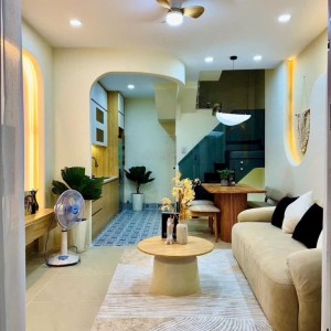 Nhà chỉ có 3 người lớn cần chị về lo việc nhà. Quận 1