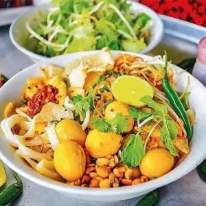 Cần chị phụ quán mì quảng - quán nhỏ chỉ có 6 bàn. Lương 8tr bao ăn ở