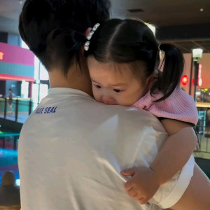 Cần 1 cô Chăm bé ở lại tết , biết tiếng Trung , Hoa cơ bản