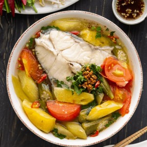 Quán bún cá ở Vinhome quận 9 cần tuyển 1 cô về nhặt rau , rửa chén ...