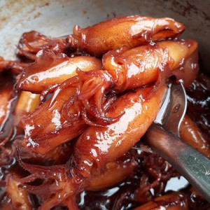 Nhà ở quận 8, cần chị giúp việc nhà , lương 10 ( bao ăn ở ).