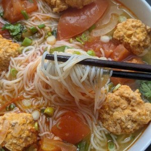 Nhà 1 trệt 2 lầu ở Quận 2 cần tìm cô giúp việc lâu dài, ở lại càng tốt