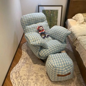 Cần cô chuyên chăm bà, bà đi đứng yếu cần người đỡ đần bà ( 50kg, cao m50 )