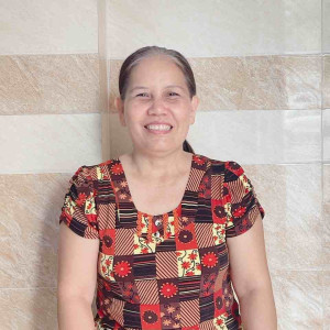 Cô Thắm năm nay 51 tuổi, cô quê Hậu Giang, người miền Tây thật thà chất phát. Cô đã có 2 năm chăm bé, phụ việc nhà