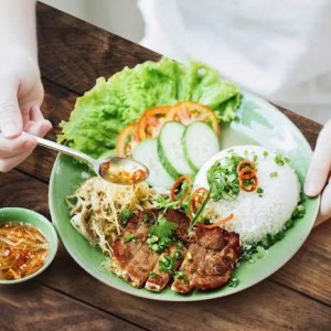 Cần cô phụ quán cơm tấm - ở quận 7  Lương 10tr