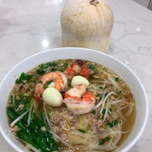 Cần cô phụ quán hủ tiếu ở quận 6