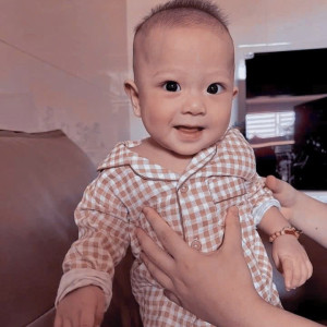 EM BÉ 8 THÁNG CẦN TÌM BẢO MẪU VỀ CHĂM Ở CHUNG CƯ TÂN QUY- QUẬN 7 LƯƠNG 12TR