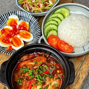 Cần 1 cô giúp việc nhà . Nhà 1 trệt 4 lầu có thang máy. Ở Bình Thạnh