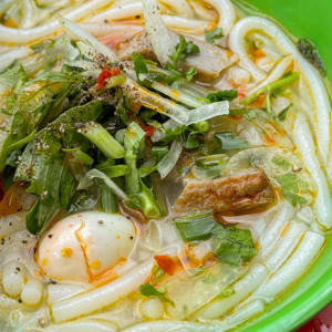 Nhà em cần chị giúp việc nhà Quận 1, lương  13 triệu ( bao ăn ở )