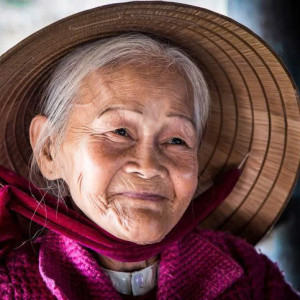 NHÀ Ở TÂN PHÚ CẦN TUYỂN CHỊ VỀ CHĂM BÀ HƠN 90 TUỔI LƯƠNG 11TR BAO ĂN Ở