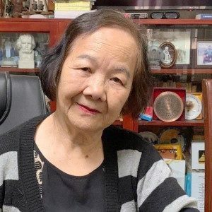 Cần gấp  2 người nữ về ở với bà  ở Quận 1 ( ĐI VỀ )