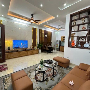 Cần gấp người giúp việc nhà , ở quận phú nhuận , Lương 10 triệu.