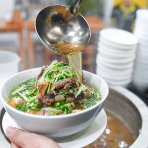 EM CẦN NGƯỜI PHỤ QUÁN PHỞ Ở ĐƯỜNG VÕ NGUYÊN GIÁP- HIỆP PHÚ- THỦ ĐỨC ( ĐI VỀ)