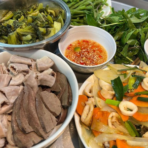 Tìm người phụ giúp việc nhà Quận 1 - Lương 12 triệu ( bao ăn ở )