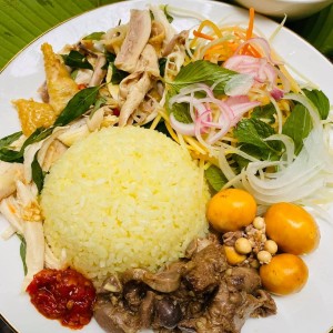 Cần cô Giúp việc nhà ,Nhà 4 lầu ,ở quận 5 .