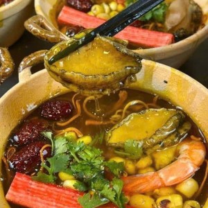 Gia đình cần tìm 1 cô chăm sóc bà 80 tuổi- ở lại- Phạm duy Trinh- Quận 9- Lương 13 triệu.