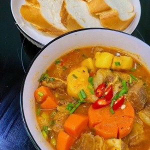 Nhà cấp 4 ở Nguyễn Duy Trinh , quận 2 cần tìm cô giúp việc đi về ( 45T trở lại )