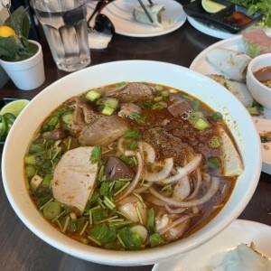 Quán bún bò ở tại Long Thành cần tuyển gấp 1 phụ quán. ( Bao ăn ở )