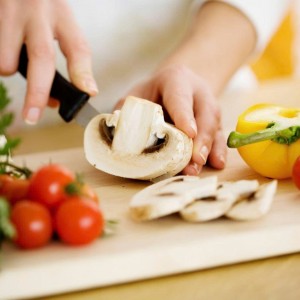 Cần tuyển cô nấu ăn cho nhân viên ở Xuân Thới Sơn 12 , Hóc Môn - lương 8tr5