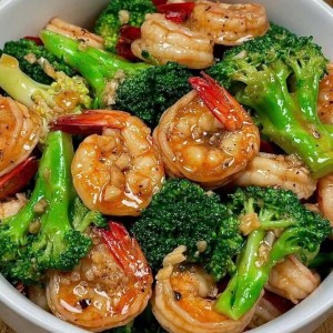 Nhà mặt tiền đường 3/2 – Quận 10 cần cô làm việc nhà