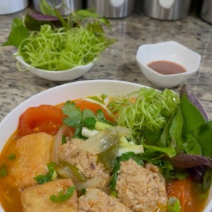 Quán bún nhỏ ở Dĩ An cần cô phụ quán buổi sáng, chiều nghỉ sớm