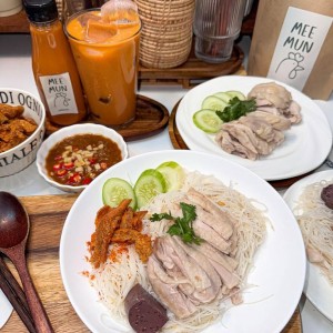 Tuyển tạp vụ ở lại tại Bưng Ông Thoàn- Quận 9