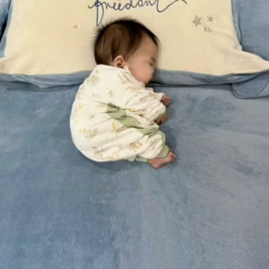 Cần cô Chăm bé 15 Tháng nhà chung cư Bình Thạnh