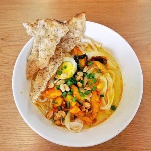 Cần chị phụ quán mì quảng  Lương 8tr bao ăn ở