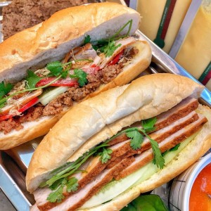 Tiệm bánh mì cần 1 nữ phụ quán