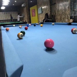 1 bạn nữ làm quán bida ở Đồng Nai