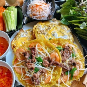 Quán Bánh Xèo Miền Tây, quán làm không kịp nên cần thêm người hỗ trợ, ở đường Trường Chinh, Tân Bình