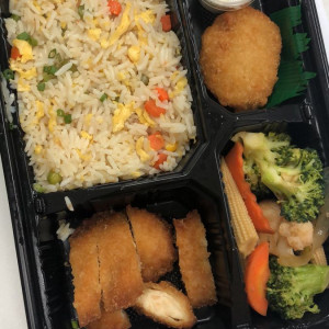 Quán cơm văn phòng ở Tân Bình, Lương 8 triệu ( bao ăn ở )