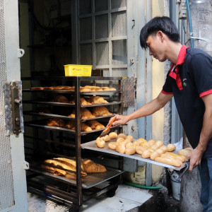 Hôm nay em Thu cần Tuyển 1 bạn nam phụ làm bánh mì+ giao bánh mì Lương 7tr Bao Ăn Ở