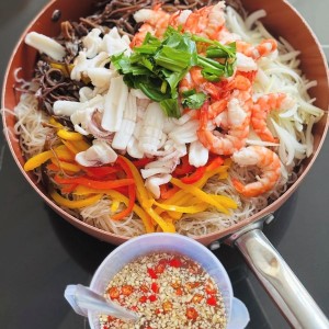 Nhà 1 trệt 3 lầu ở quận Tân Phú cần cô làm việc nhà