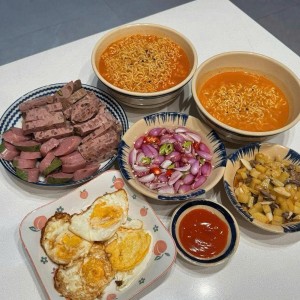 Nhà 1 trệt 2 lầu ở Biên Hòa cần tìm cô chăm ông 87 tuổi yếu chân nhưng còn minh mẫn