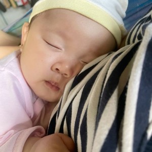 Tuyển Chị Chăm Bé Ngoan Quận 4, Chung cư Icon 56,  – Lương 13 triệu ( bao ăn ở )