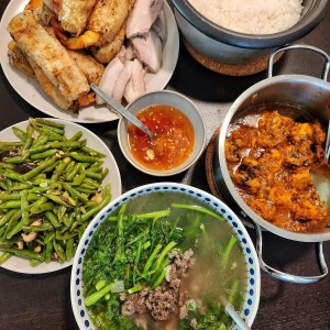 Nhà Có Bà Cụ Ở Quận 6 Cần Người Ngủ Lại Ban Đêm Để Hỗ Trợ Khi Bà Cần