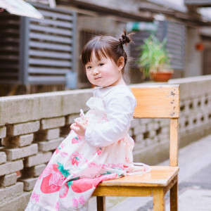 Nhà em đang cần cô bảo mẫu chăm bé , nhà 1 trệt 2 lầu , 3 người lớn và 1 bé 2 tuổi .