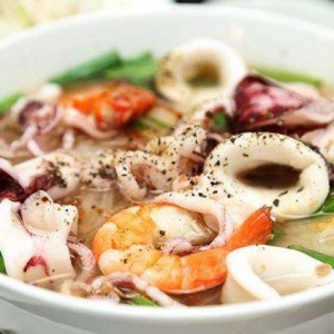 Cần phụ quán hủ tiếu mực - ở phú nhuận - lương 9tr